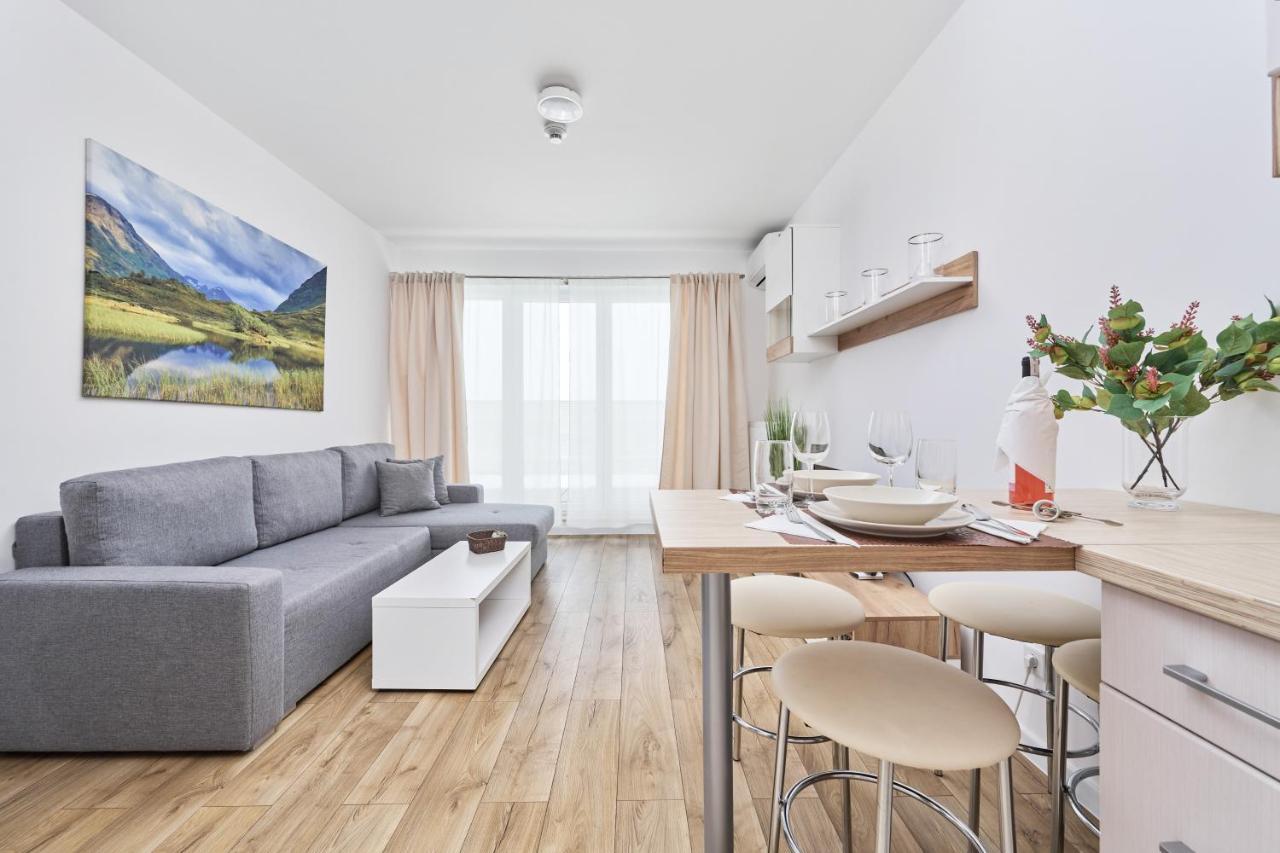 Apartment Krakowska 39 With Ac & Parking & Loggia Wroclaw By Noclegi Renters Esterno foto