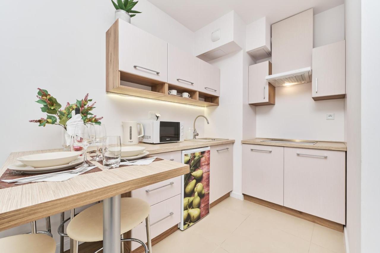 Apartment Krakowska 39 With Ac & Parking & Loggia Wroclaw By Noclegi Renters Esterno foto